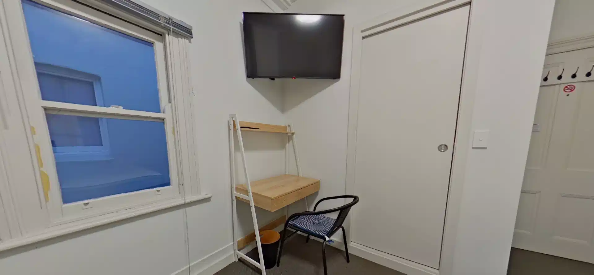 Kitchen?w=400&h=260&fit=crop&q=40&auto=format&trim=auto