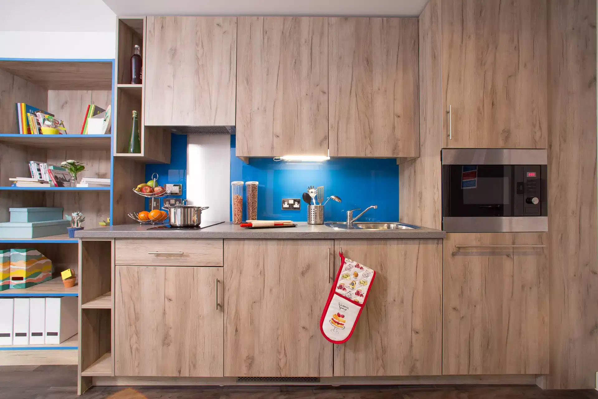 Kitchen?w=400&h=260&fit=crop&q=40&auto=format&trim=auto