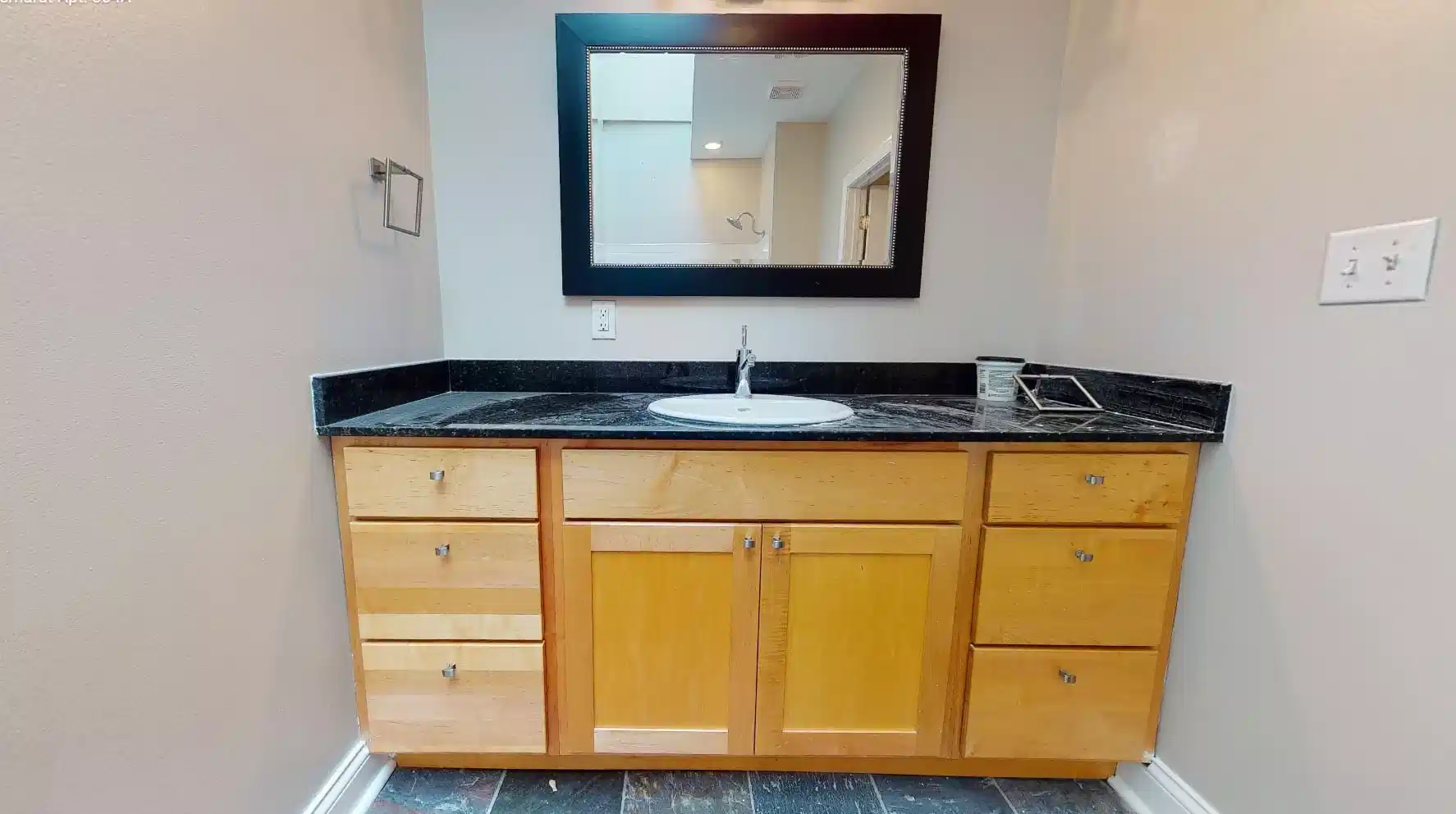 Common Area?w=400&h=260&fit=crop&q=40&auto=format&trim=auto