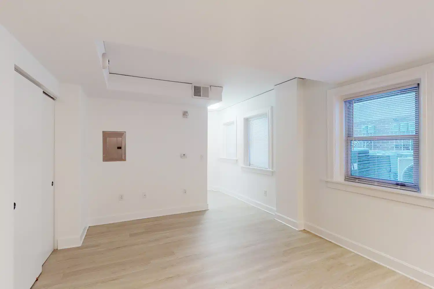 Amenities?w=400&h=260&fit=crop&q=40&auto=format&trim=auto