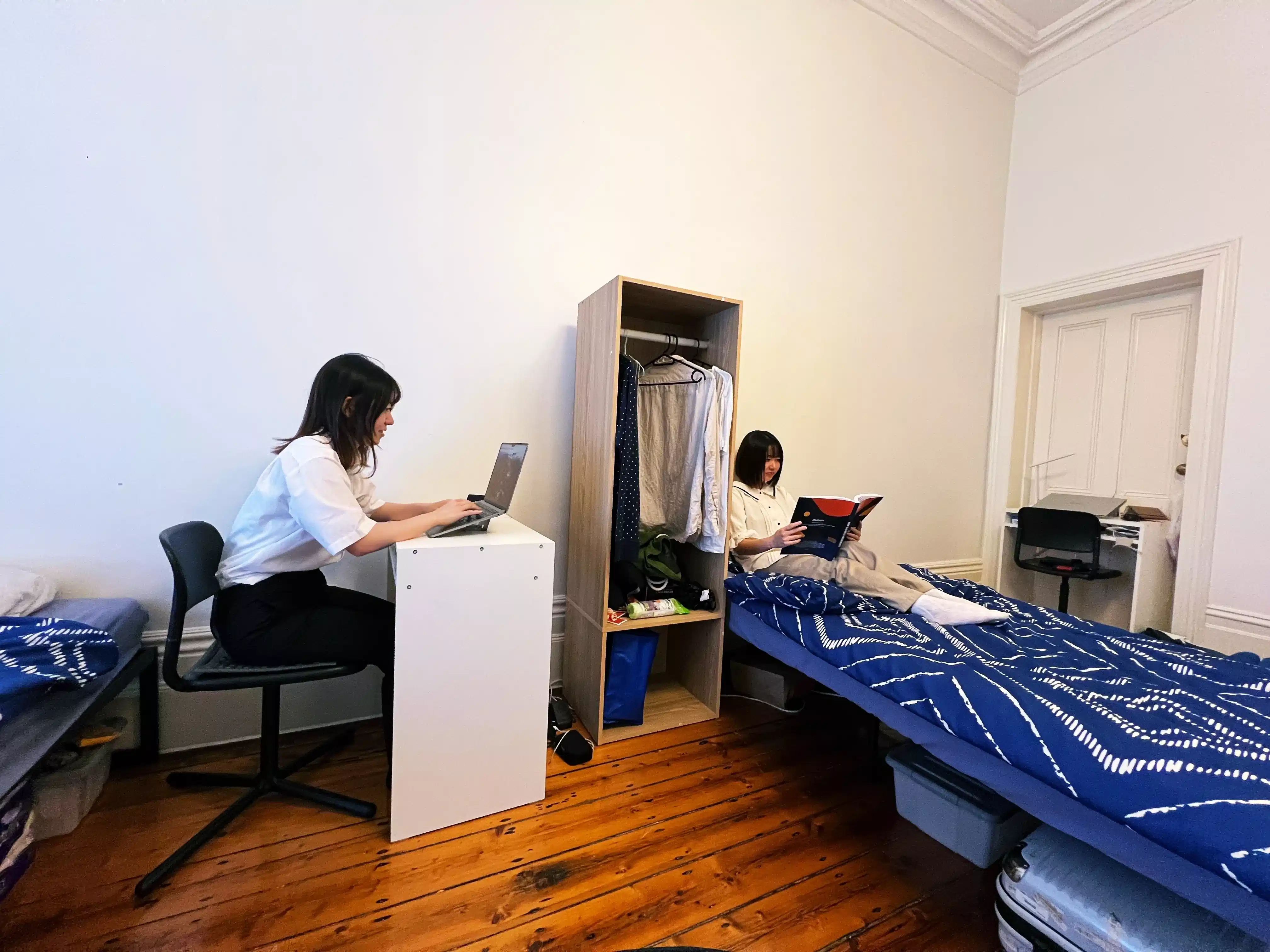 Amenities?w=400&h=260&fit=crop&q=40&auto=format&trim=auto