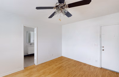 Exterior?w=400&h=260&fit=crop&q=40&auto=format&trim=auto