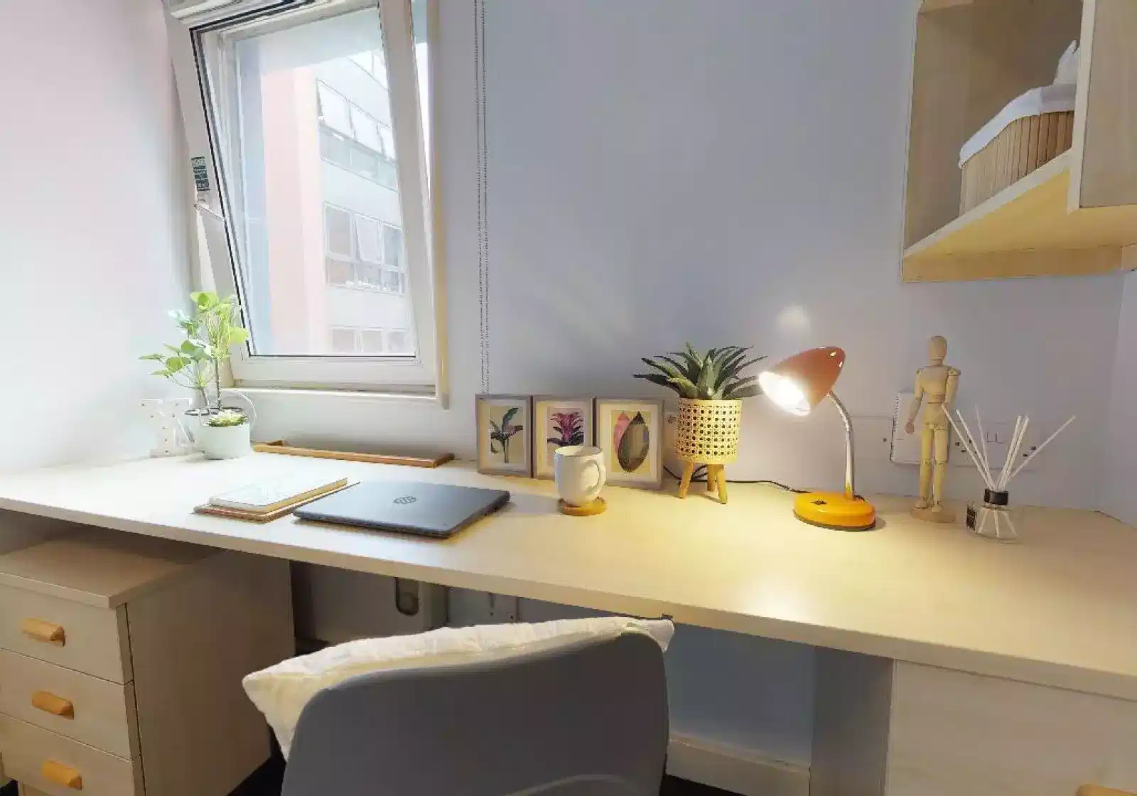 Amenities?w=400&h=260&fit=crop&q=40&auto=format&trim=auto