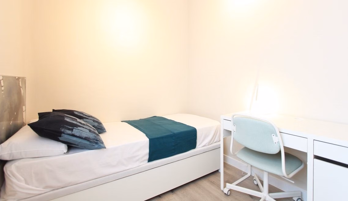 Kitchen?w=400&h=260&fit=crop&q=40&auto=format&trim=auto