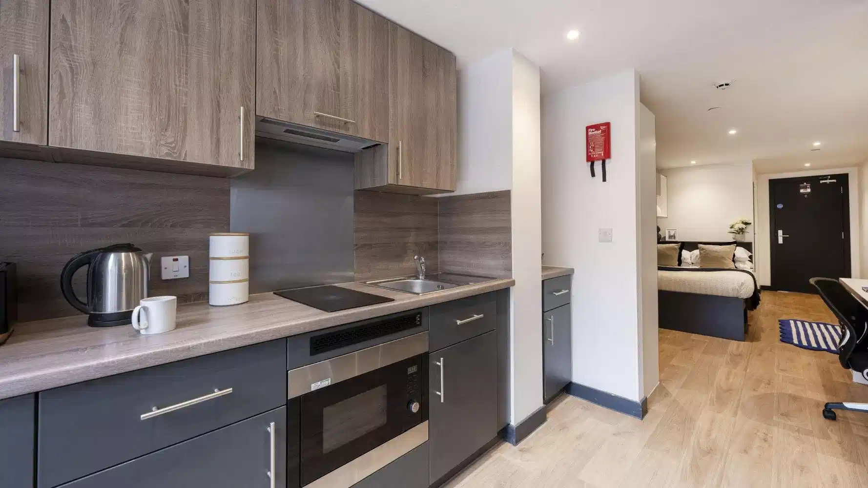 Common Area?w=400&h=260&fit=crop&q=40&auto=format&trim=auto