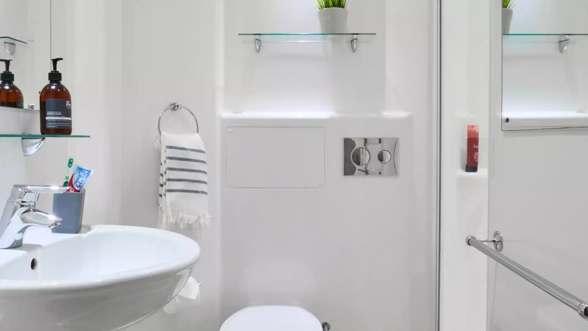 Amenities?w=400&h=260&fit=crop&q=40&auto=format&trim=auto