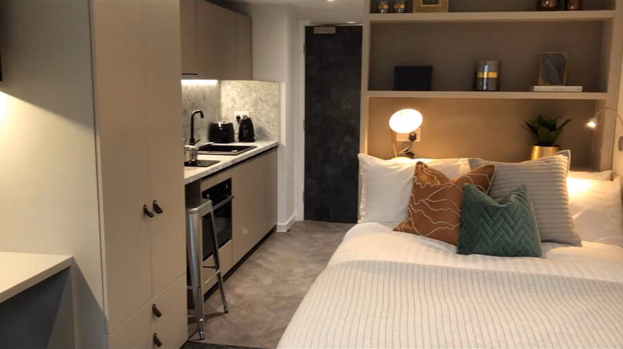 Bedroom?w=400&h=260&fit=crop&q=40&auto=format&trim=auto