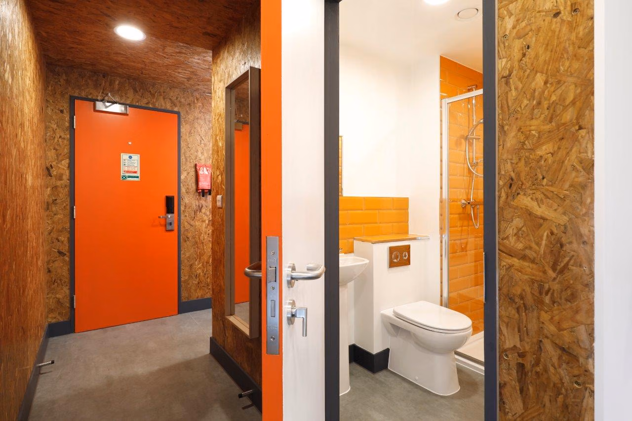 Amenities?w=400&h=260&fit=crop&q=40&auto=format&trim=auto