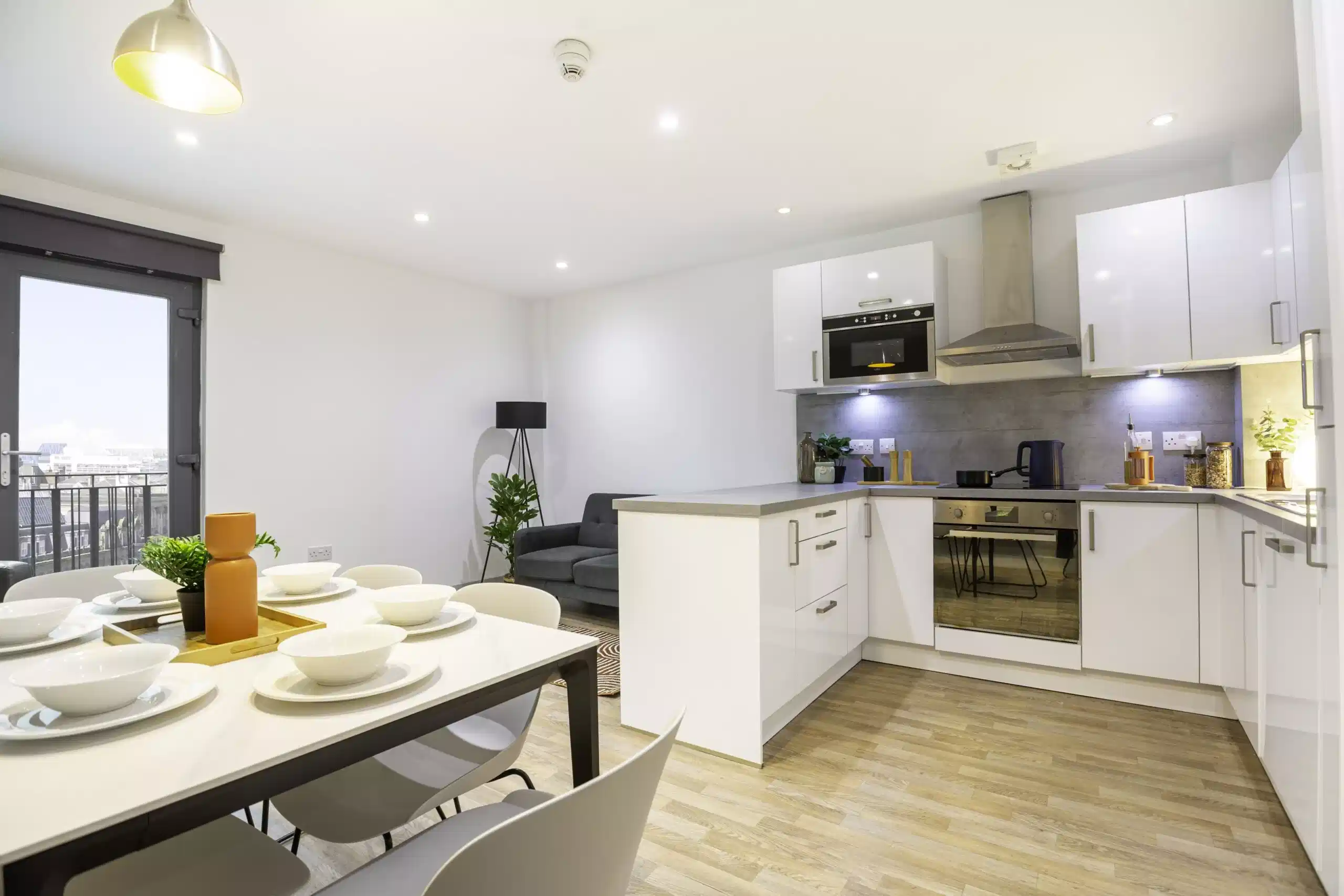 Amenities?w=400&h=260&fit=crop&q=40&auto=format&trim=auto