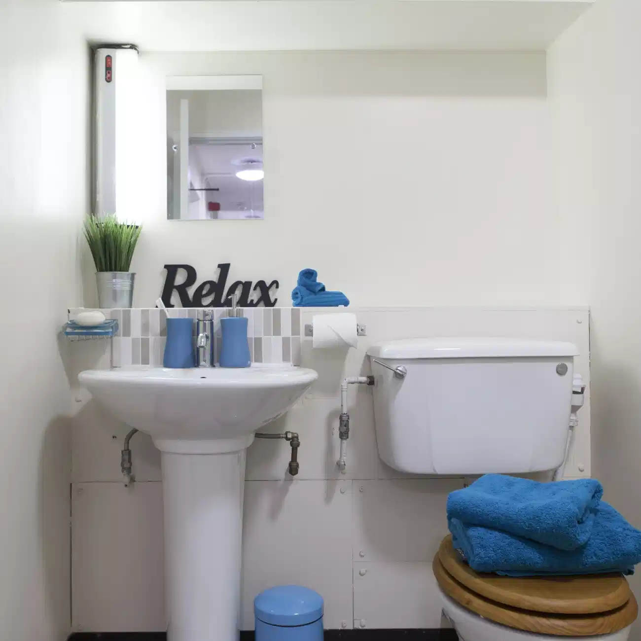 Amenities?w=400&h=260&fit=crop&q=40&auto=format&trim=auto