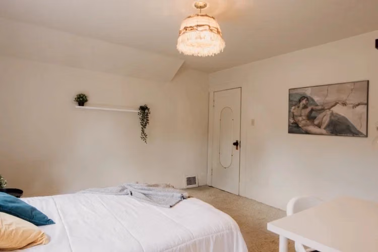 Dali Room( 1 Bed 1 Bath ) - Bedroom?w=400&h=260&fit=crop&q=40&auto=format&trim=auto