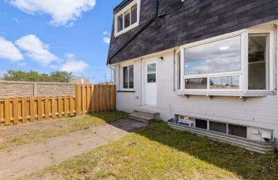 Woodroffe Place, Ottawa - Ottawa, Canada - Exterior