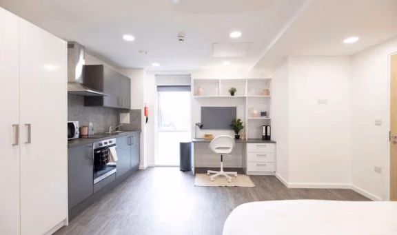 Common Area?w=400&h=260&fit=crop&q=40&auto=format&trim=auto