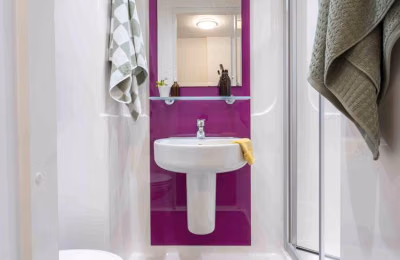 Amenities?w=400&h=260&fit=crop&q=40&auto=format&trim=auto