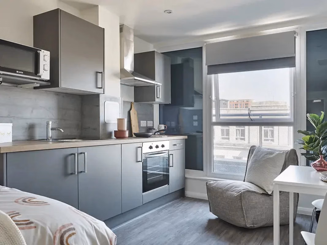 Bedroom?w=400&h=260&fit=crop&q=40&auto=format&trim=auto