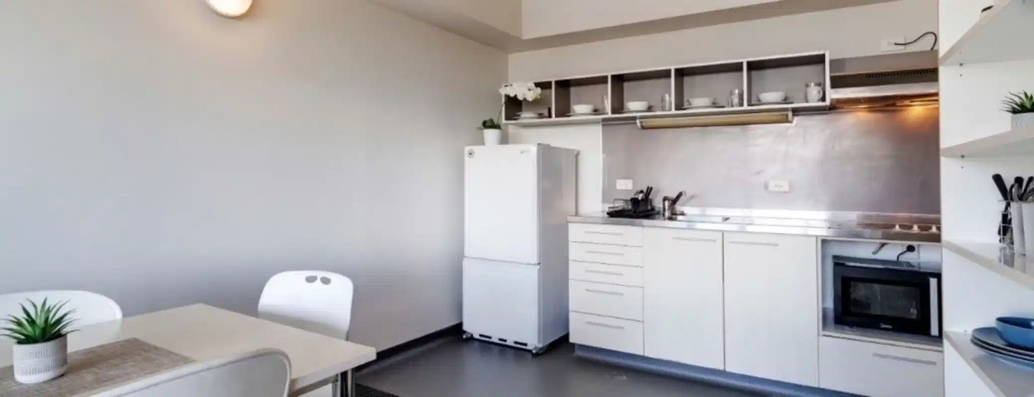 Common Area?w=400&h=260&fit=crop&q=40&auto=format&trim=auto