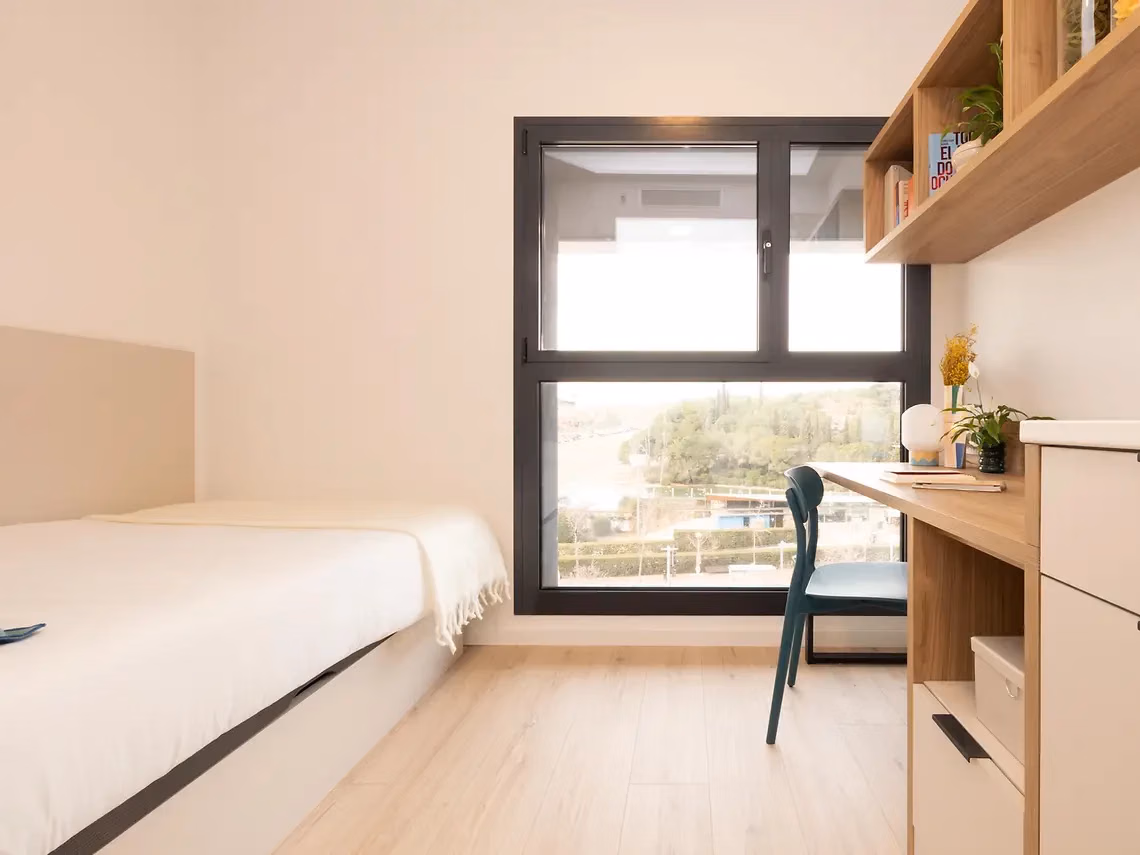 Common Area?w=400&h=260&fit=crop&q=40&auto=format&trim=auto