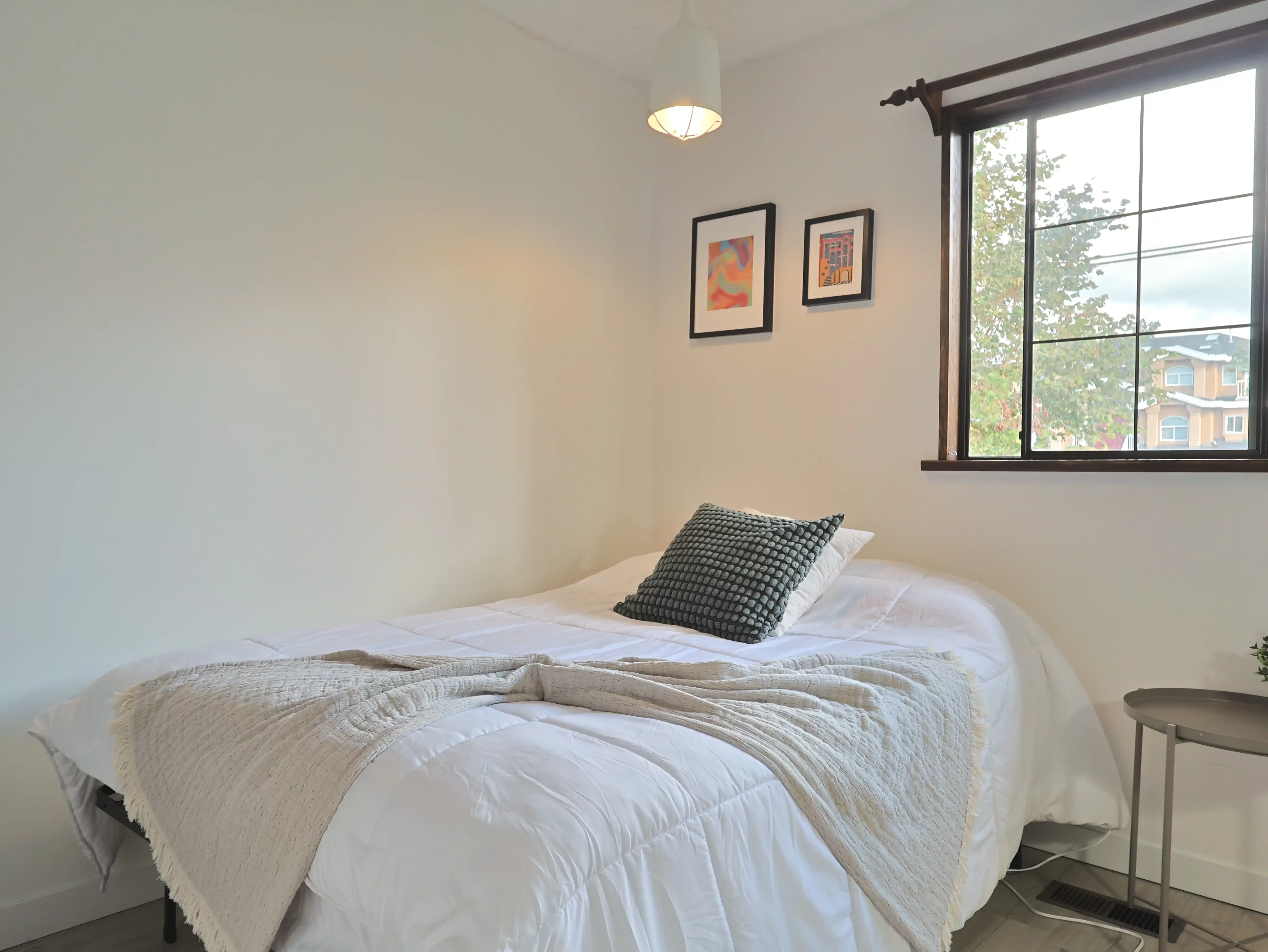 Amenities?w=400&h=260&fit=crop&q=40&auto=format&trim=auto
