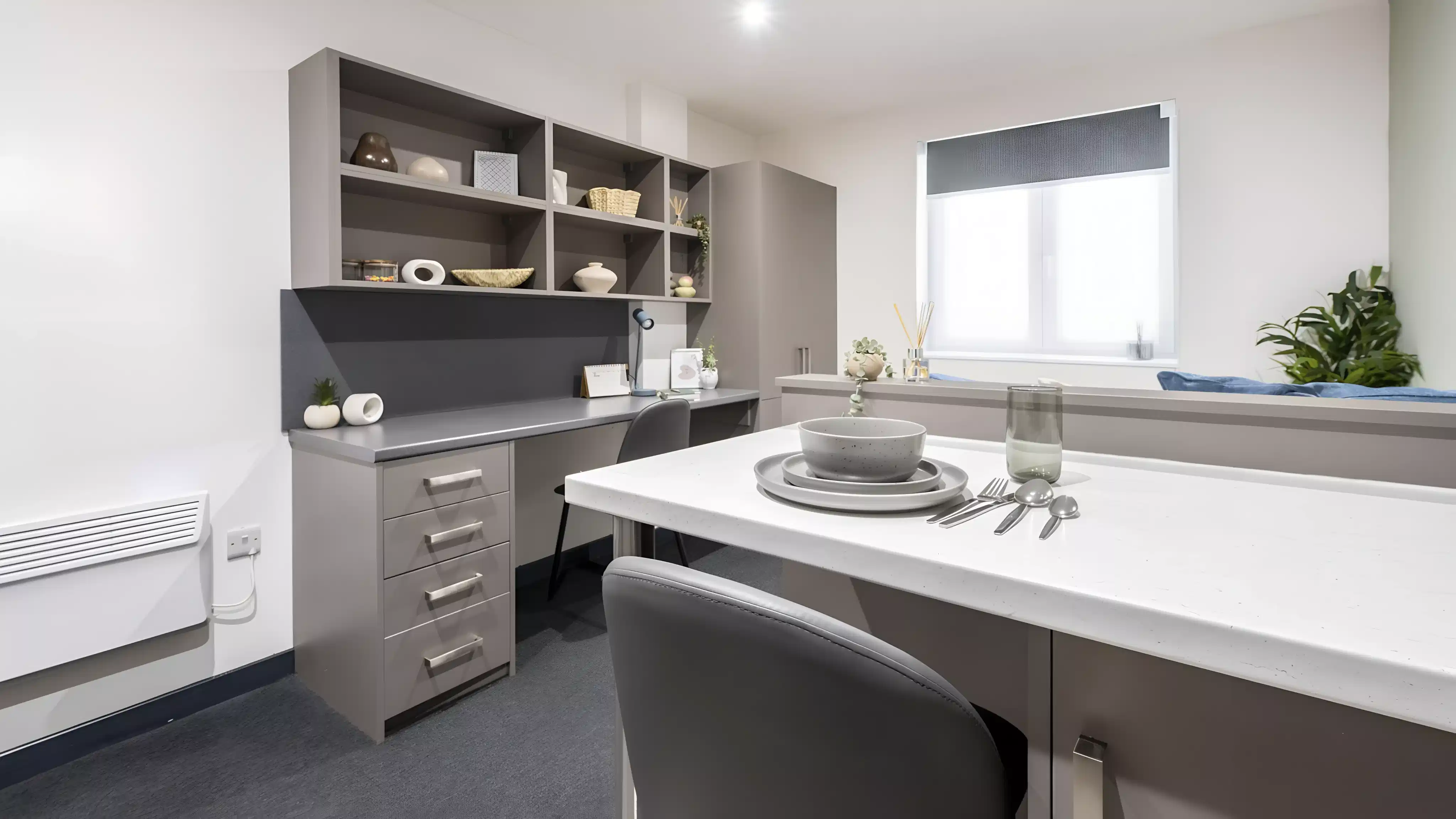 Exterior?w=400&h=260&fit=crop&q=40&auto=format&trim=auto