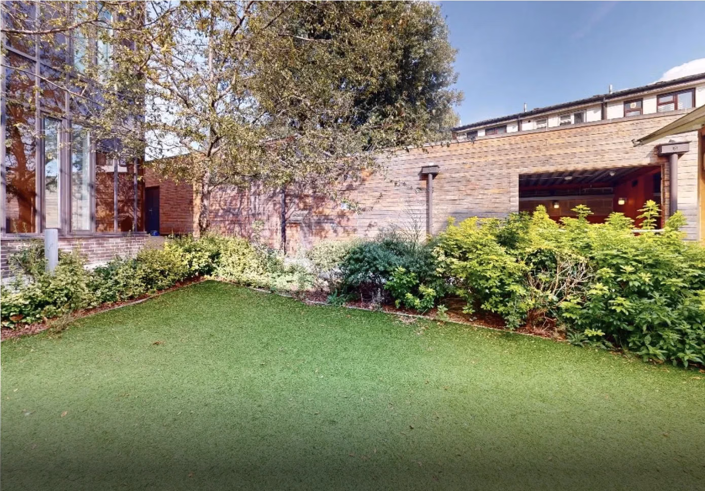 iQ East Court, London - London, England, United Kingdom - Exterior