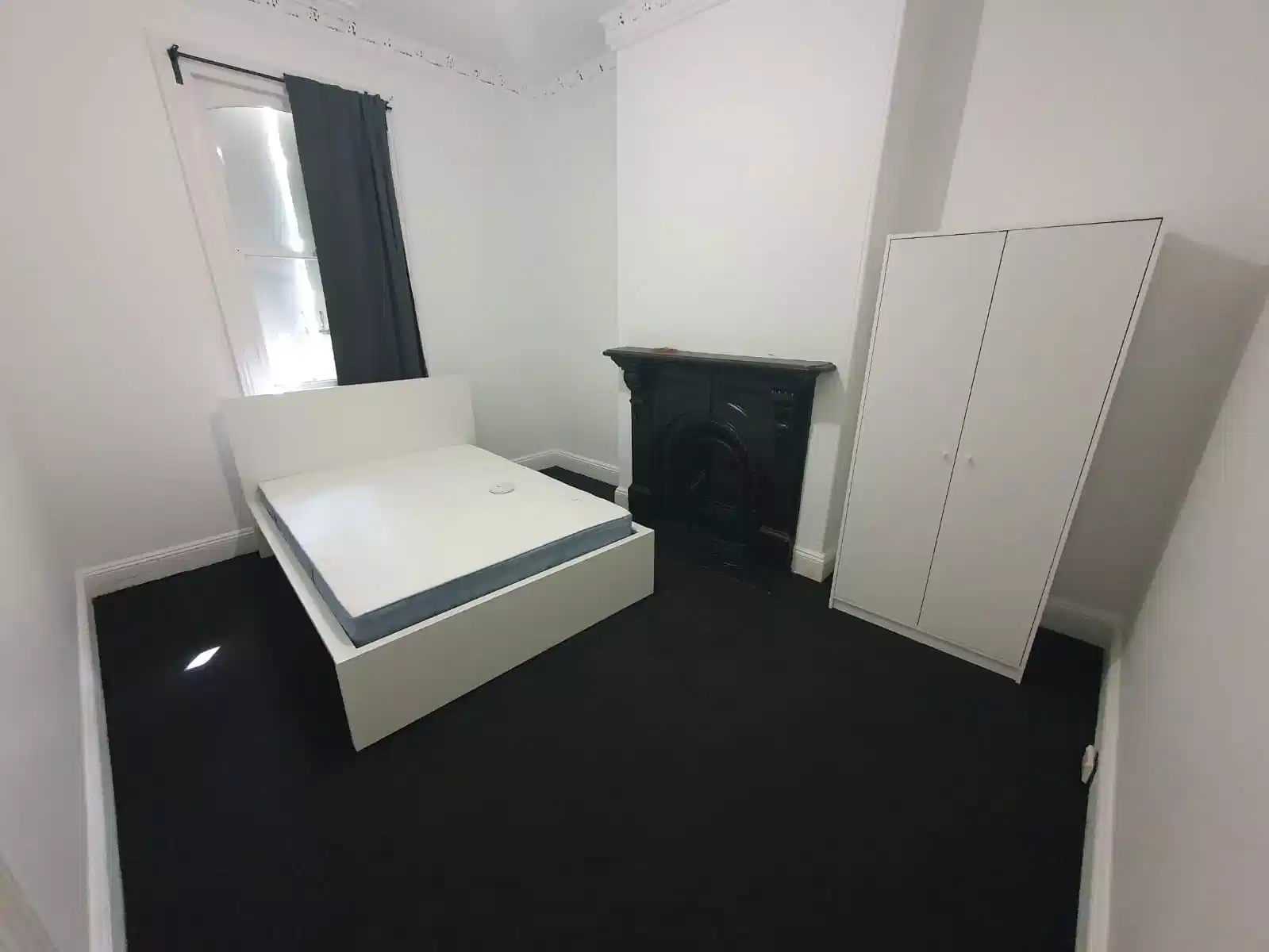 Room in a 6 Bedroom Apartment, 325 Cleveland Street, Surry Hills, Sydney 2010 - Sydney, New South Wales, Australia - Room 1 - Bedroom