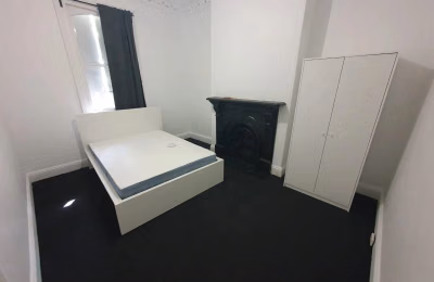 Room in a 6 Bedroom Apartment, 325 Cleveland Street, Surry Hills, Sydney 2010 - Sydney, New South Wales, Australia - Room 1 - Bedroom