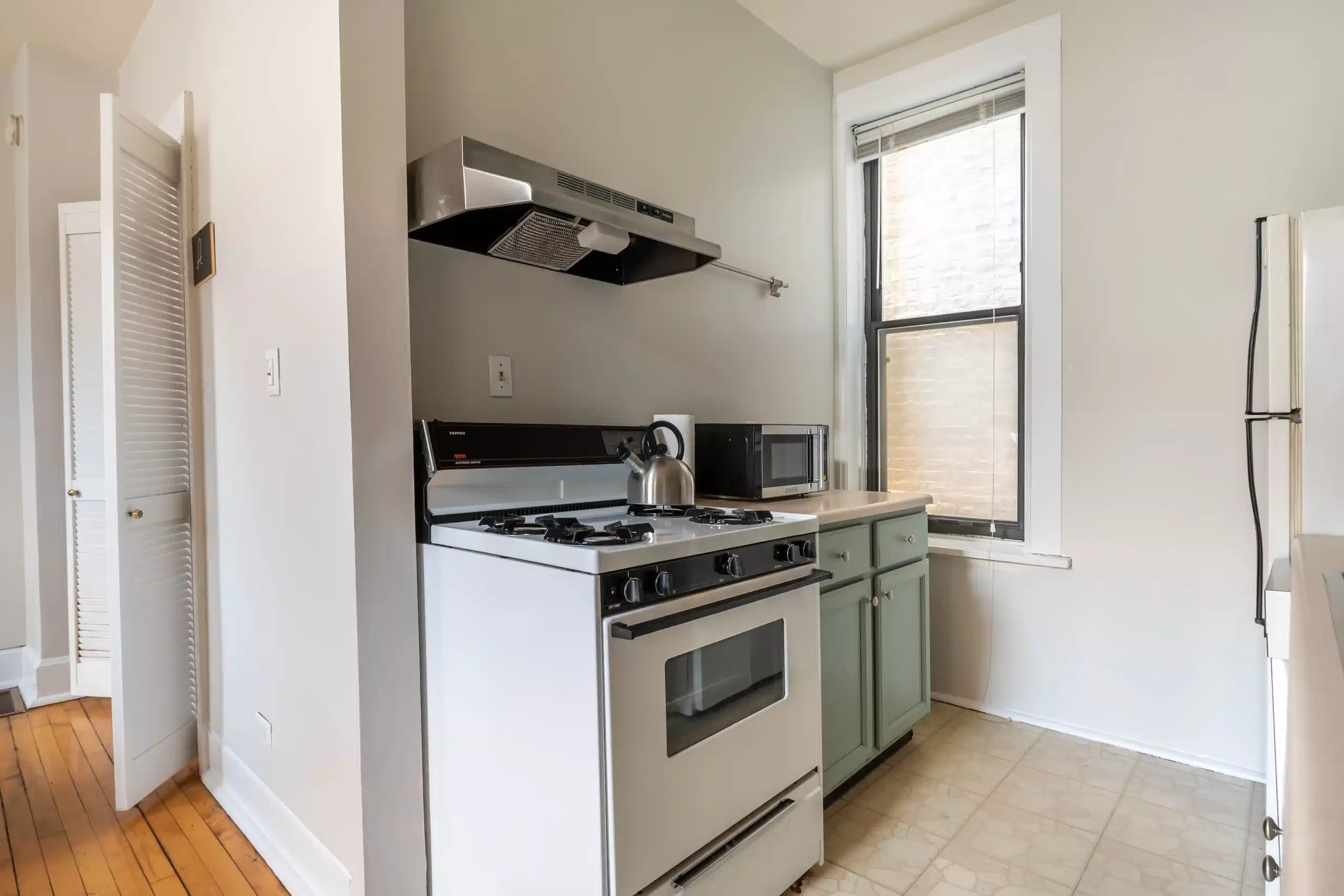 Amenities?w=400&h=260&fit=crop&q=40&auto=format&trim=auto