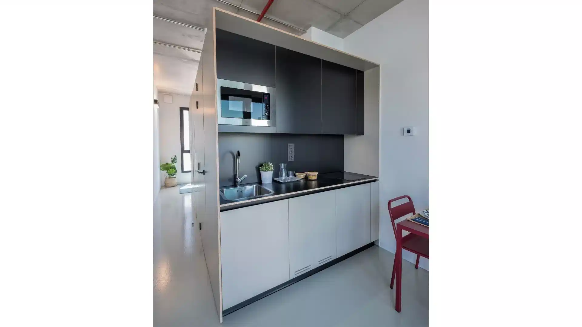 Amenities?w=400&h=260&fit=crop&q=40&auto=format&trim=auto