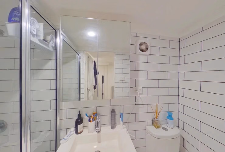 Room 1 - Bedroom?w=400&h=260&fit=crop&q=40&auto=format&trim=auto
