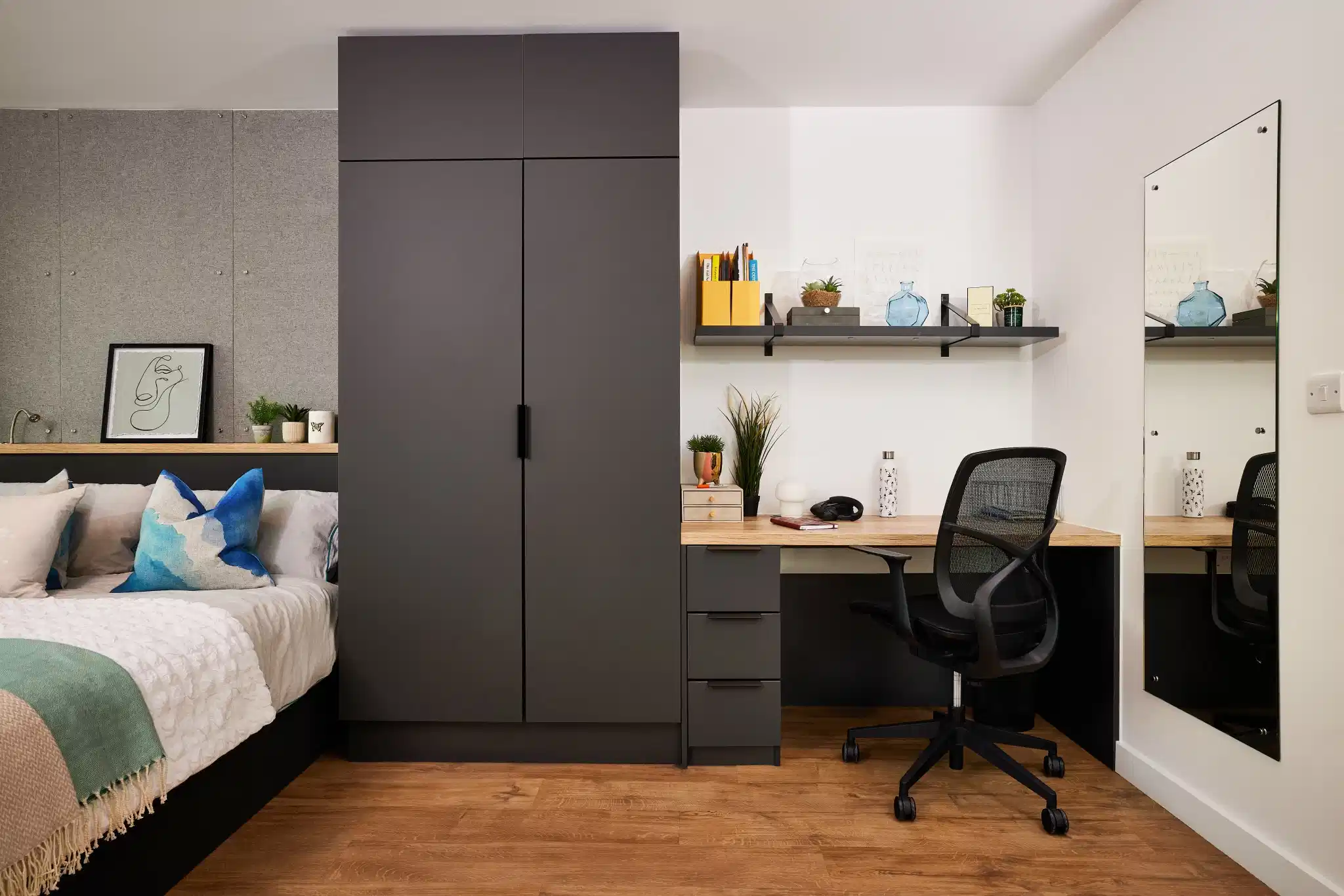 Common Area?w=400&h=260&fit=crop&q=40&auto=format&trim=auto