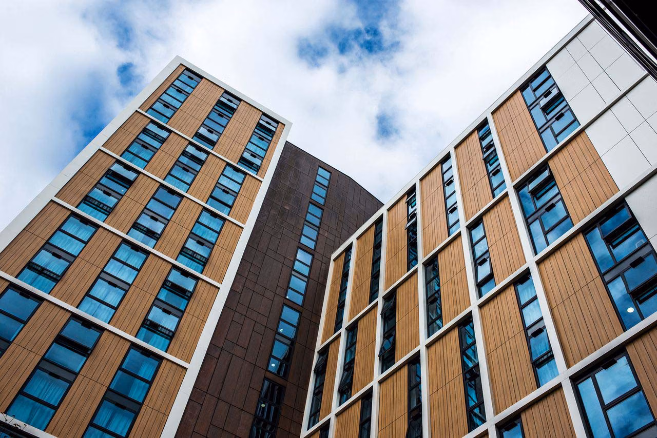 Common Area?w=400&h=260&fit=crop&q=40&auto=format&trim=auto