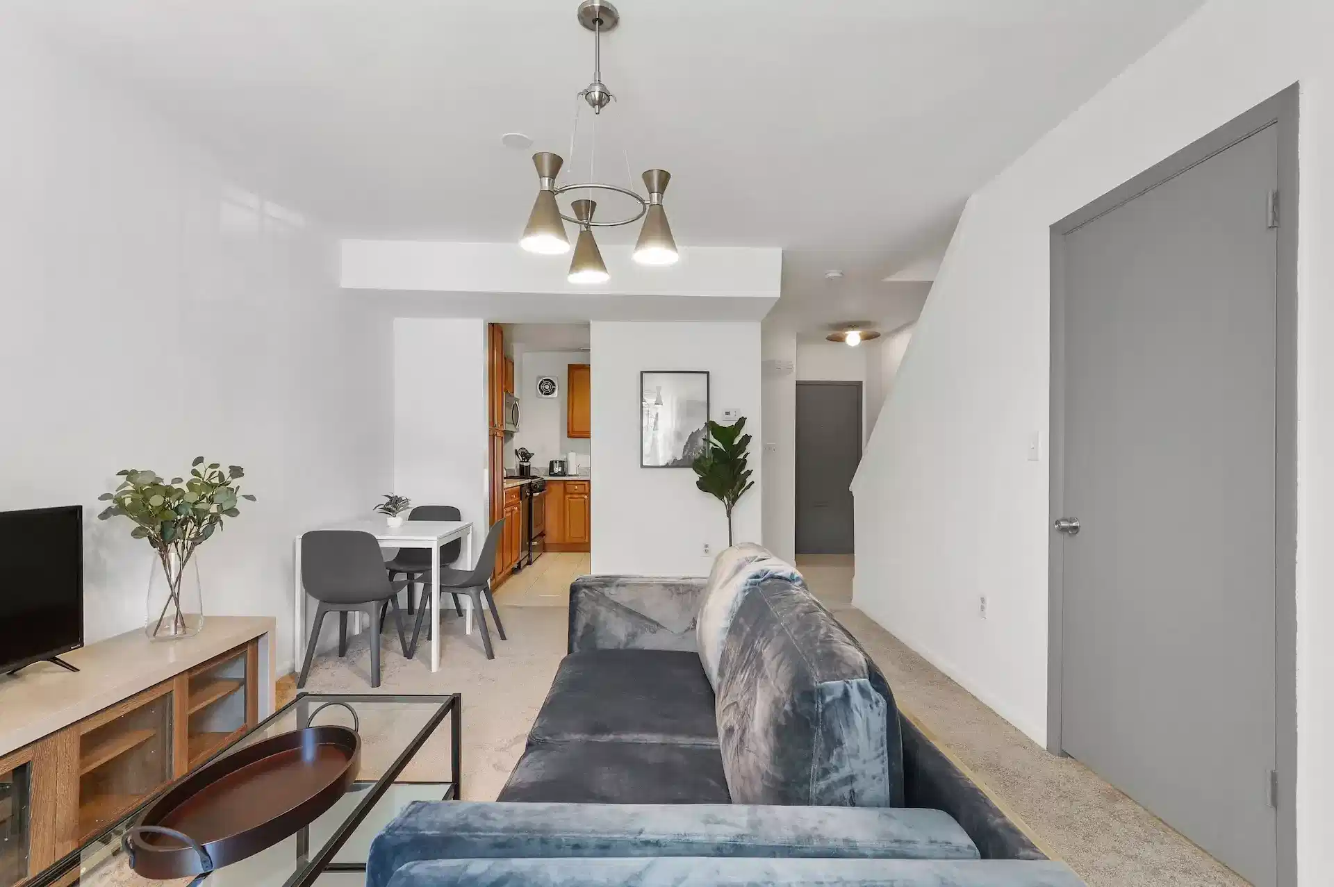 Common Area?w=400&h=260&fit=crop&q=40&auto=format&trim=auto