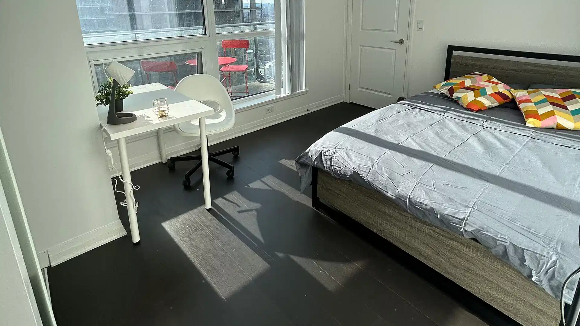 Exterior?w=400&h=260&fit=crop&q=40&auto=format&trim=auto