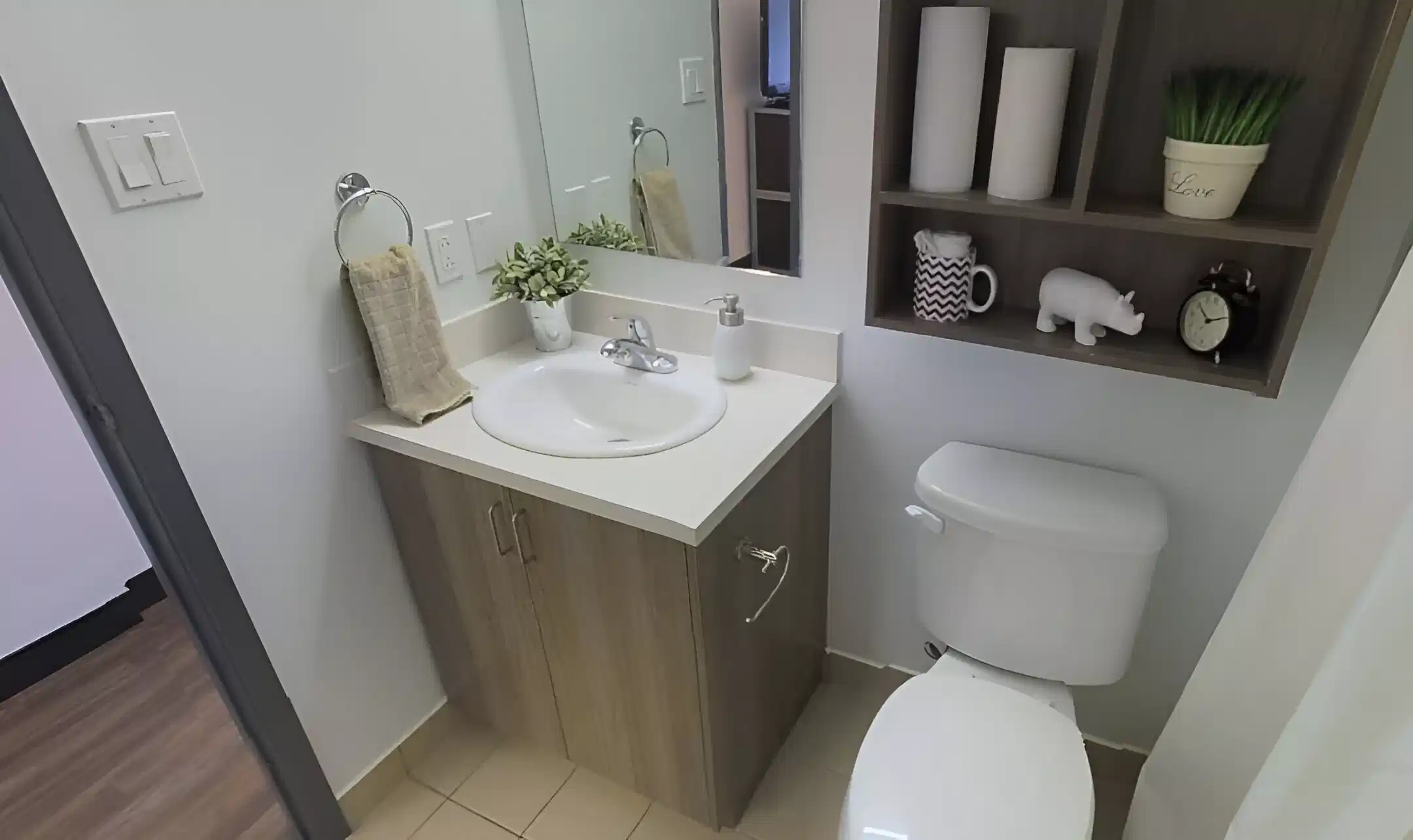 Common Area?w=400&h=260&fit=crop&q=40&auto=format&trim=auto