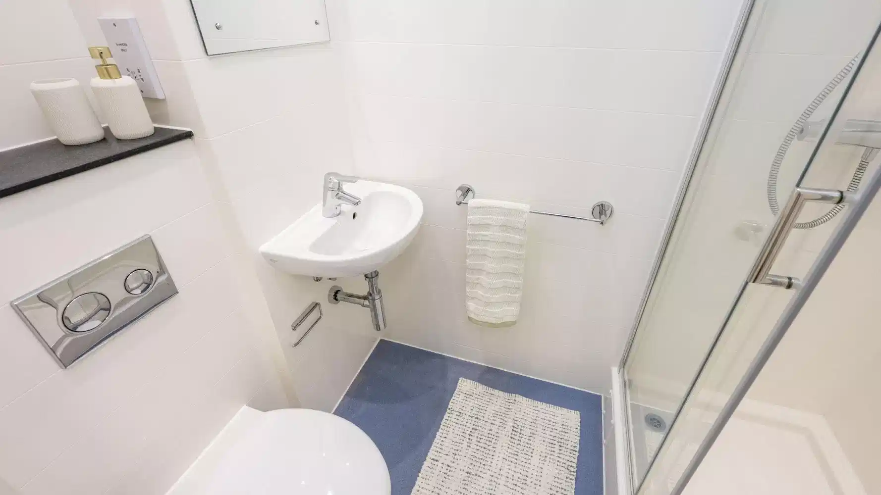 Common Area?w=400&h=260&fit=crop&q=40&auto=format&trim=auto