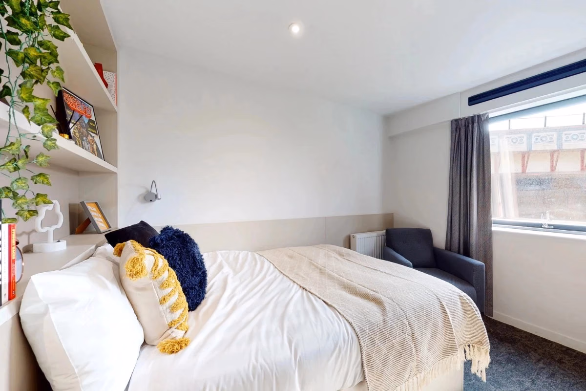 Common Area?w=400&h=260&fit=crop&q=40&auto=format&trim=auto