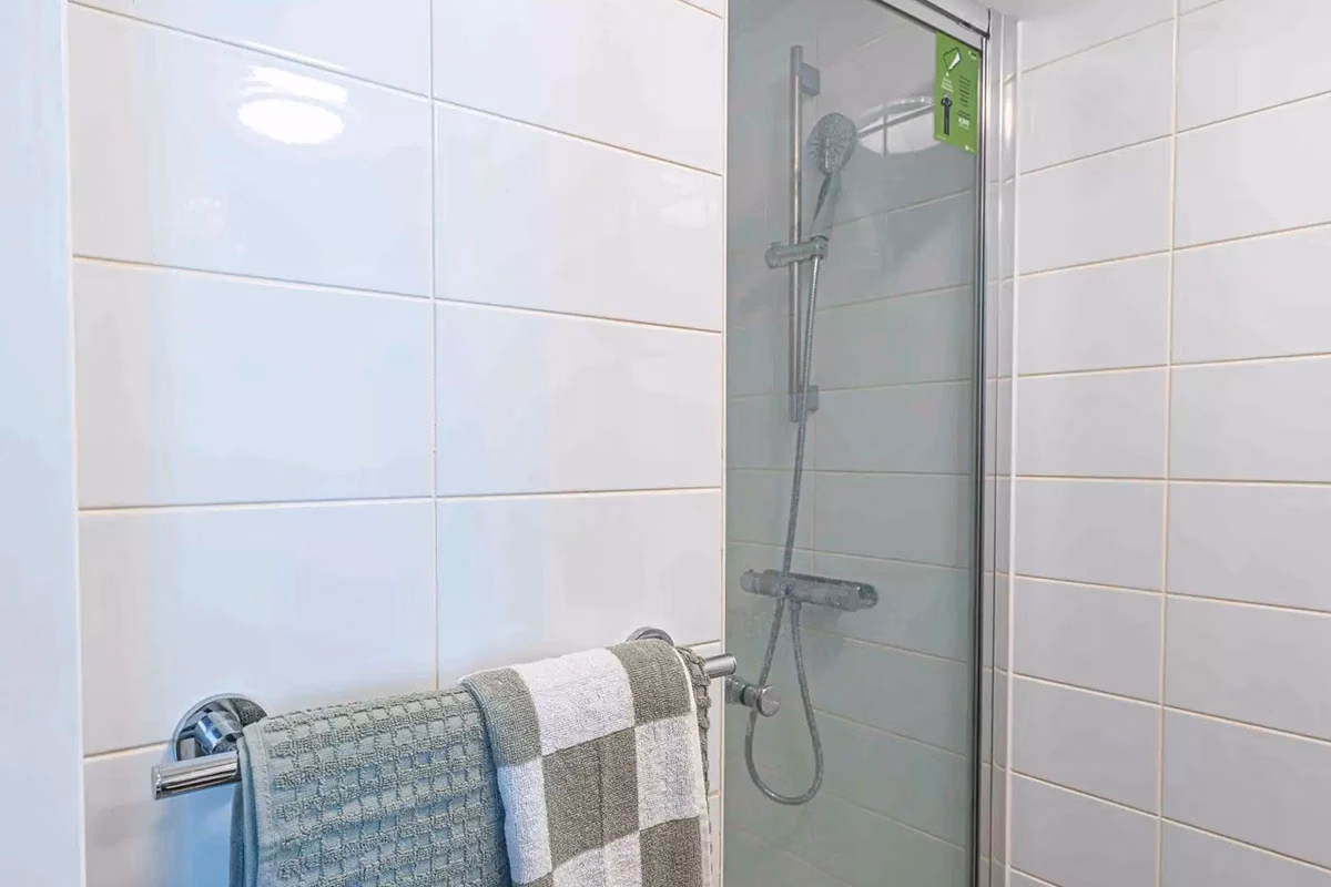 Kitchen?w=400&h=260&fit=crop&q=40&auto=format&trim=auto