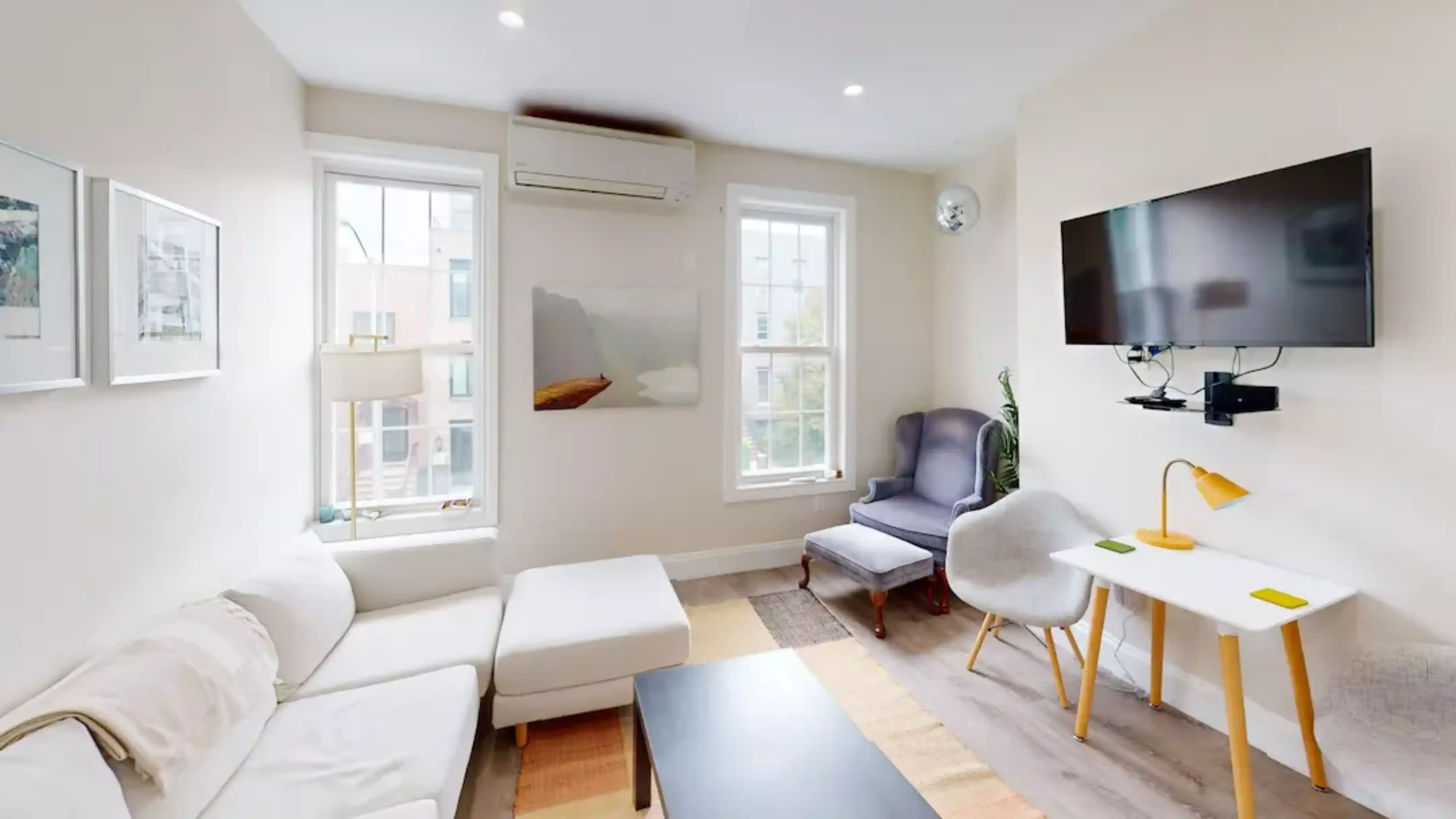 Amenities?w=400&h=260&fit=crop&q=40&auto=format&trim=auto