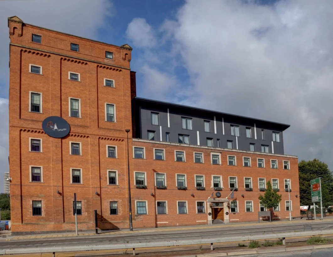 Common Area?w=400&h=260&fit=crop&q=40&auto=format&trim=auto