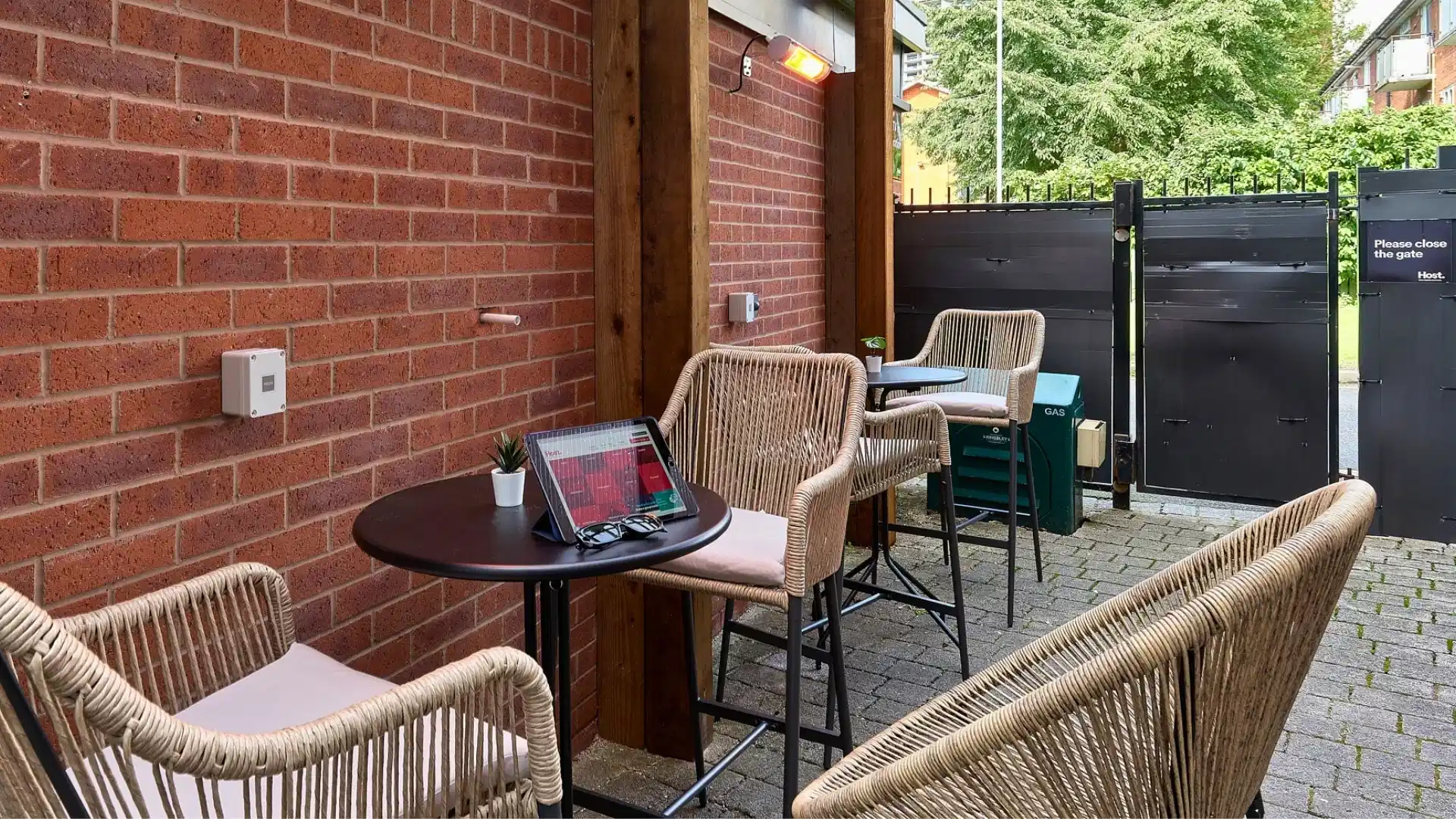 Cavendish Place, Manchester - Manchester, England, United Kingdom - Amenities