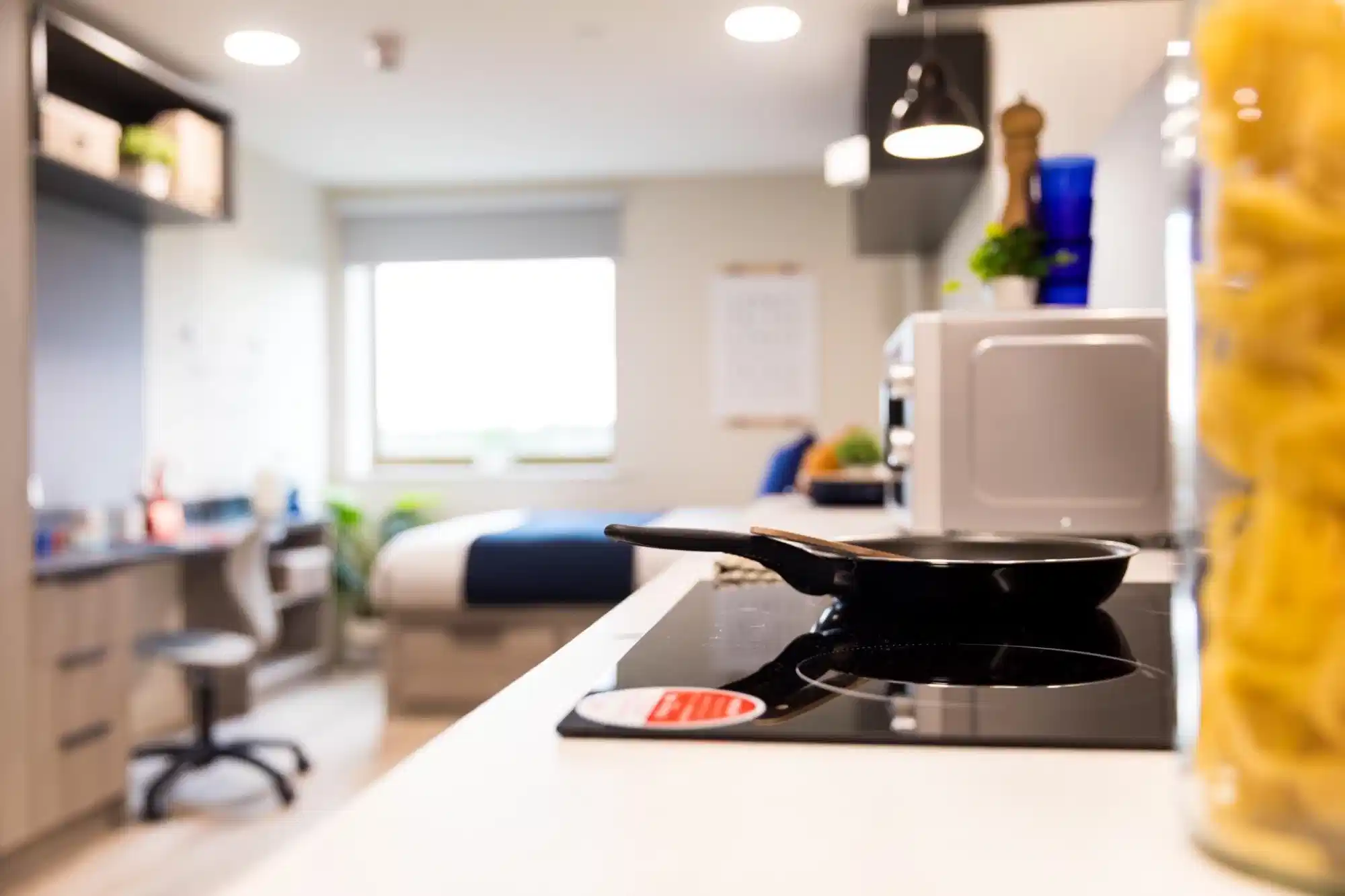 Common Area?w=400&h=260&fit=crop&q=40&auto=format&trim=auto