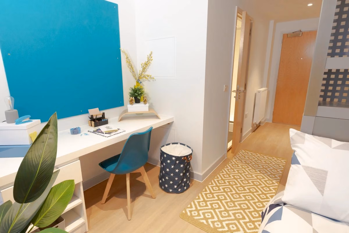 Amenities?w=400&h=260&fit=crop&q=40&auto=format&trim=auto