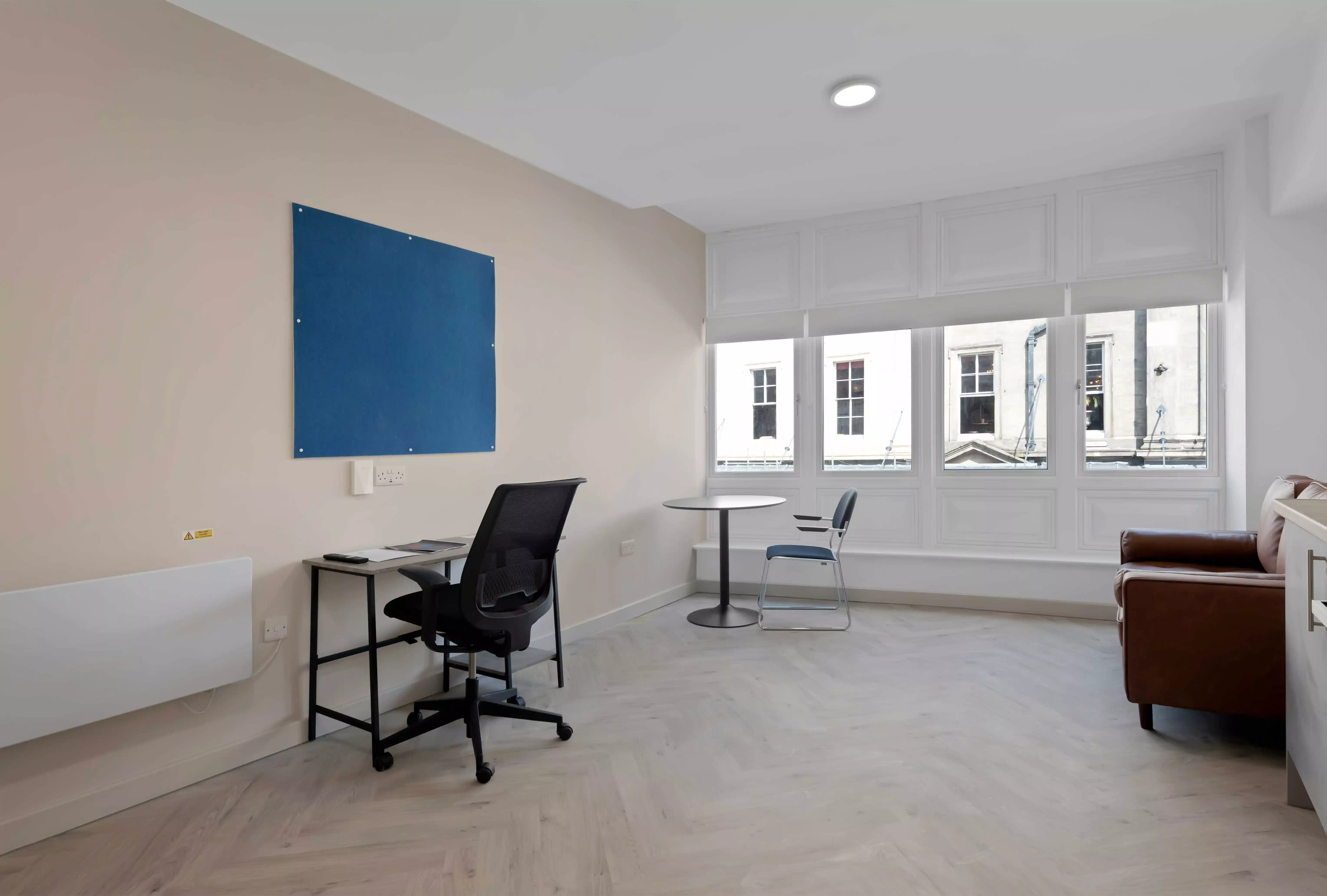 Common Area?w=400&h=260&fit=crop&q=40&auto=format&trim=auto