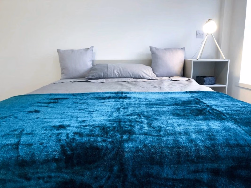 Amenities?w=400&h=260&fit=crop&q=40&auto=format&trim=auto