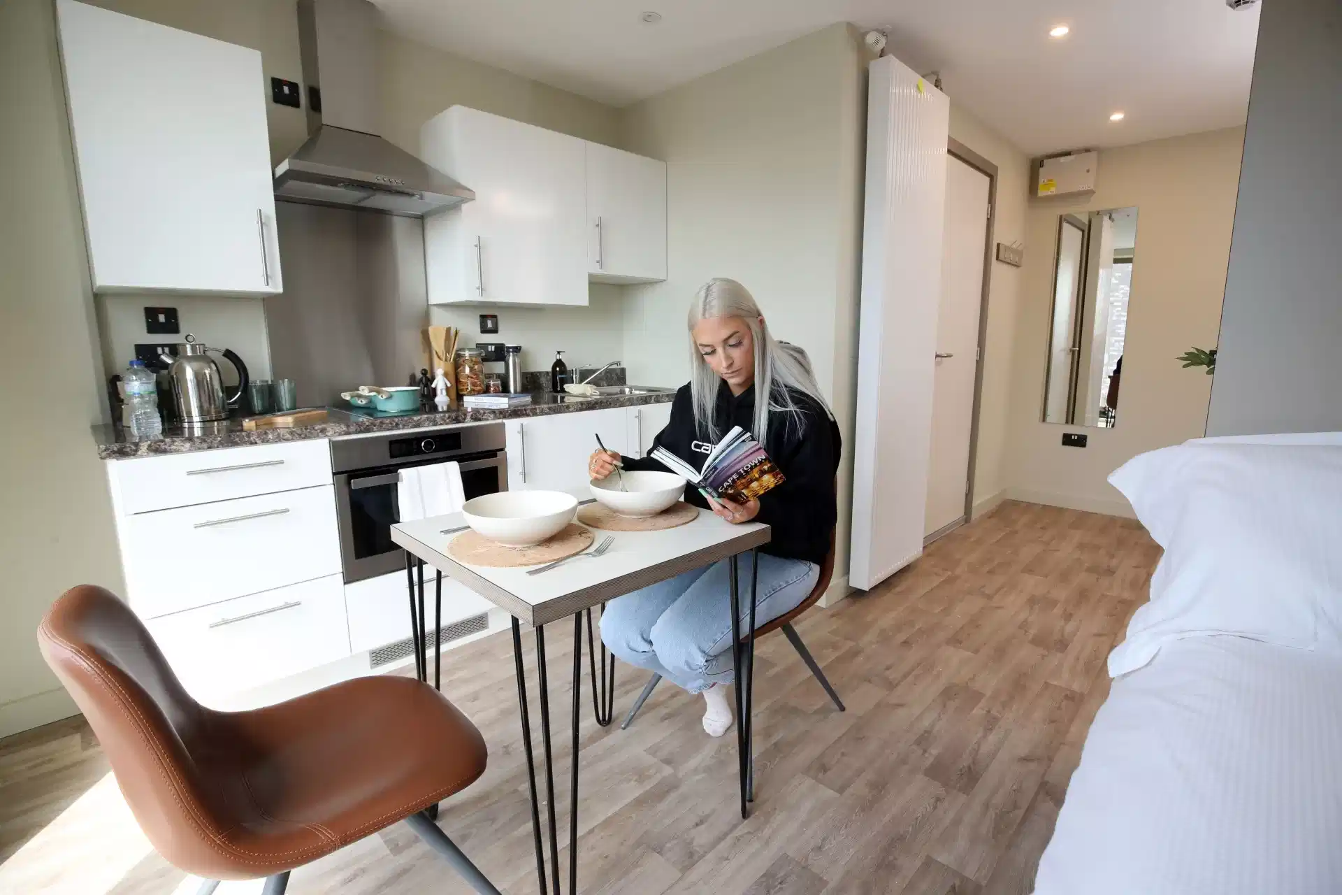 Amenities?w=400&h=260&fit=crop&q=40&auto=format&trim=auto