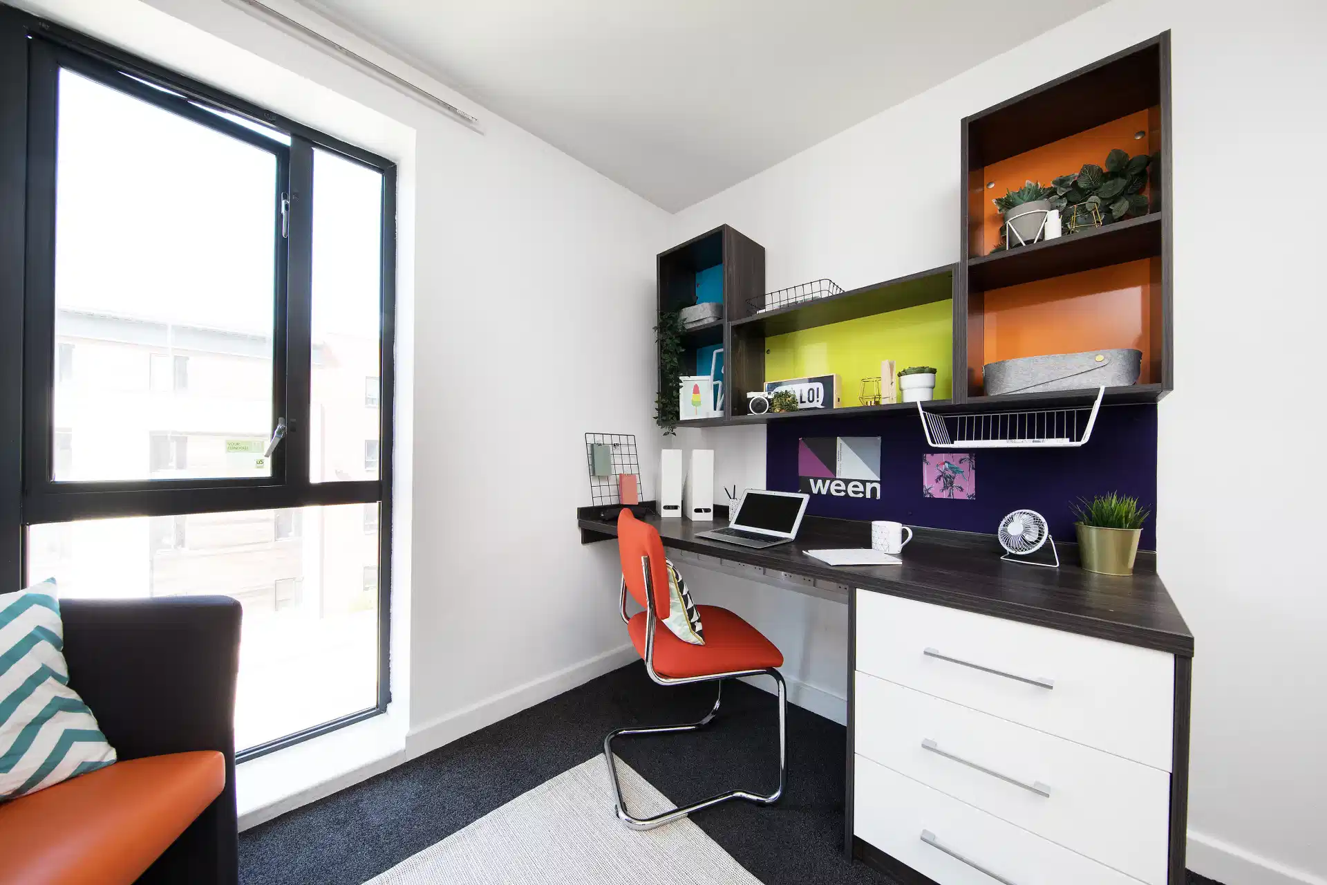 Amenities?w=400&h=260&fit=crop&q=40&auto=format&trim=auto