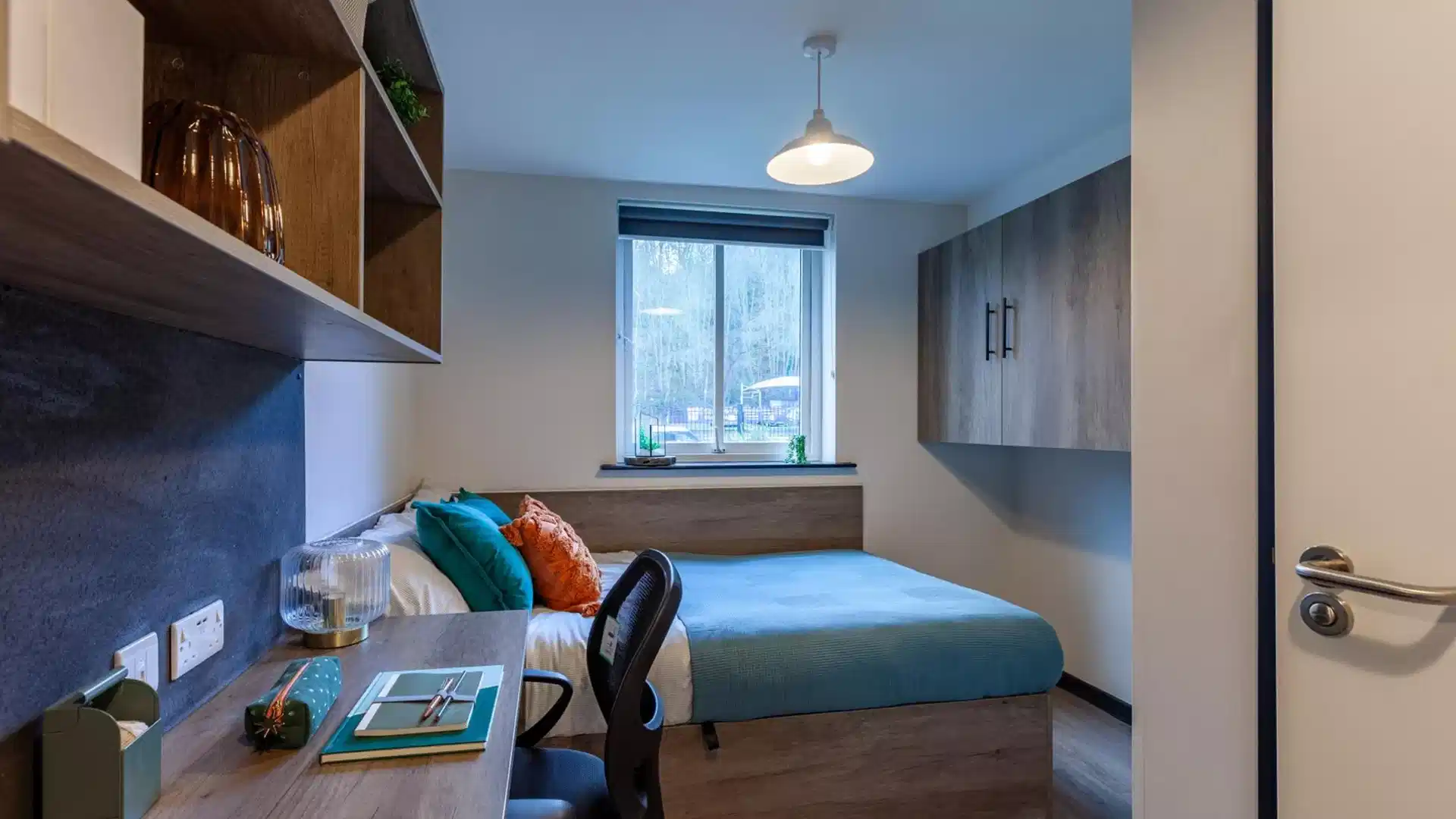 Amenities?w=400&h=260&fit=crop&q=40&auto=format&trim=auto