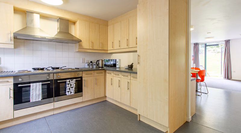 Kitchen?w=400&h=260&fit=crop&q=40&auto=format&trim=auto