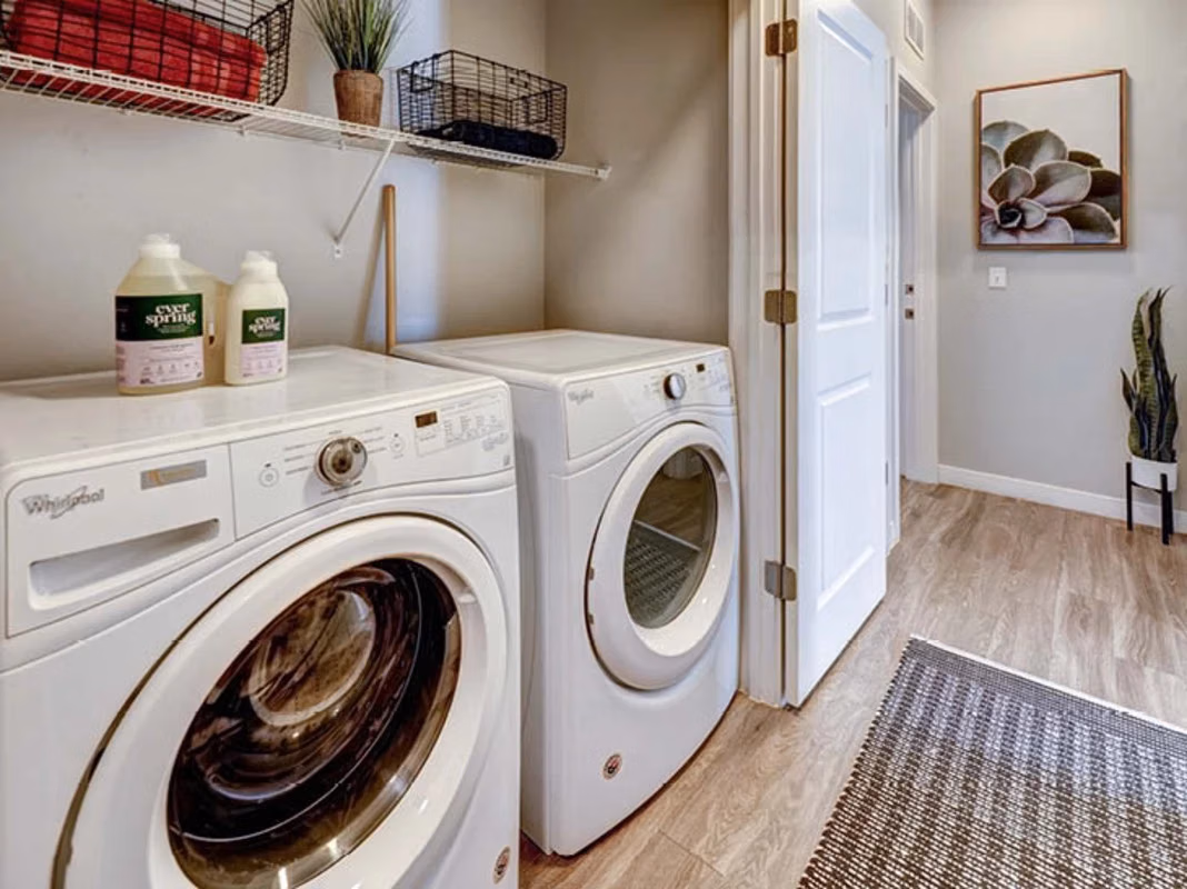 Amenities?w=400&h=260&fit=crop&q=40&auto=format&trim=auto