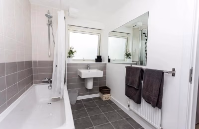 403 King Street, Aberdeen - Aberdeen, Scotland, United Kingdom - Bathroom